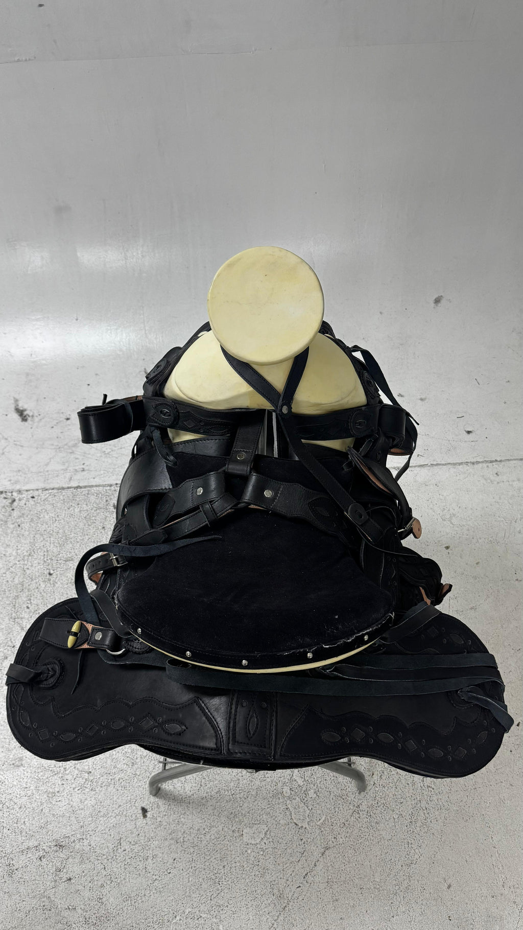 Charro Saddle – Matte Black Leather (15.5”) “La Sombra”