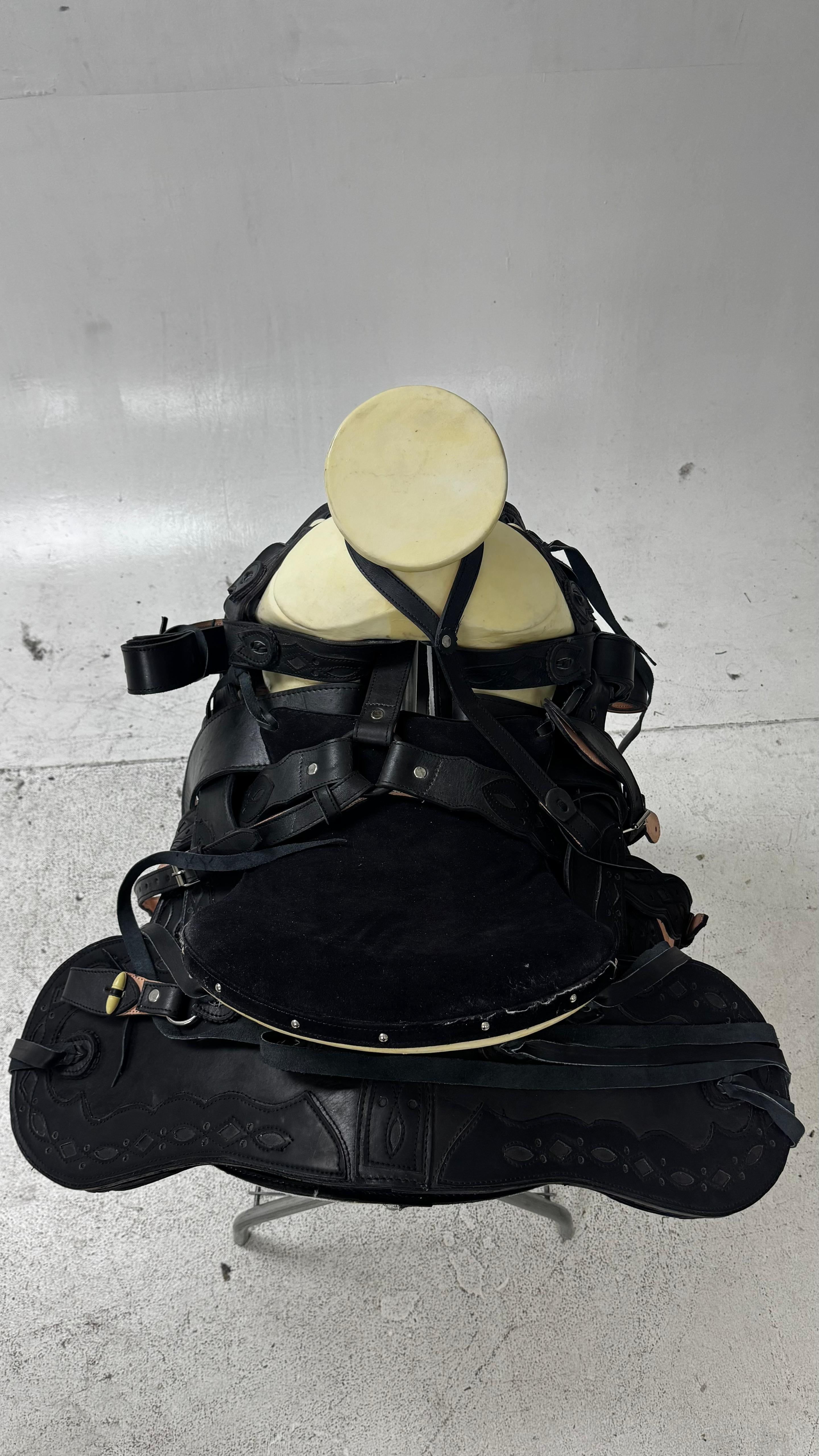 Charro Saddle – Matte Black Leather (15.5”) “La Sombra”