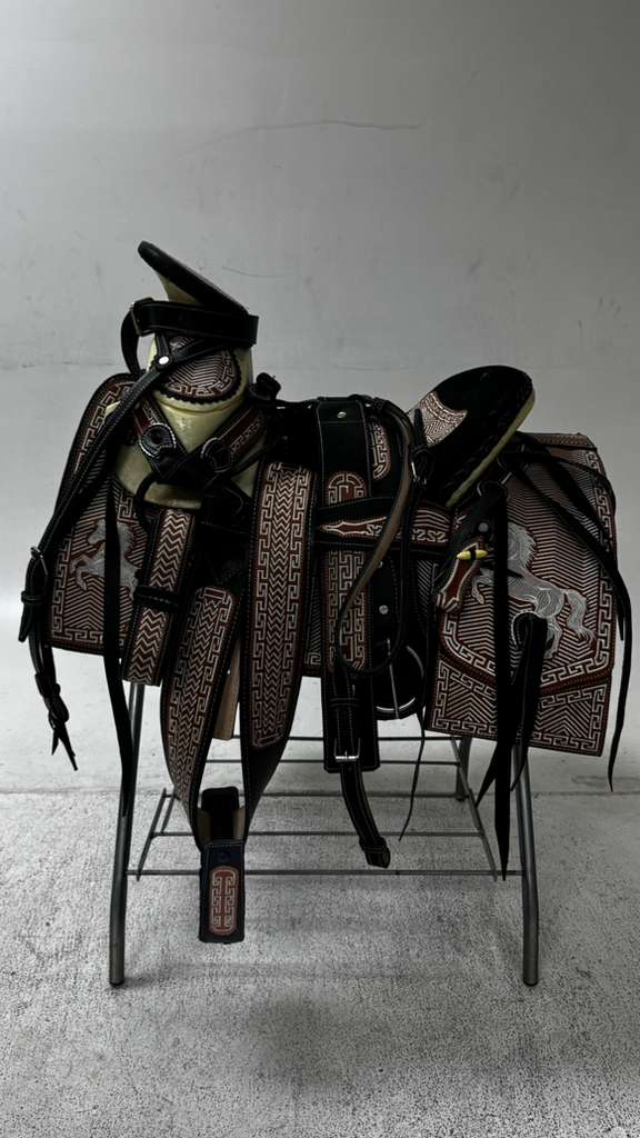 Charro Saddle – Black, Brown & White “El Triángulo” Edition (15.5”)