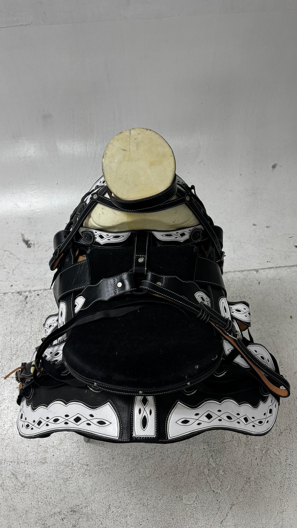 Charro Saddle – Black & White Leather (15.5”) “El Guerrero Blanco”