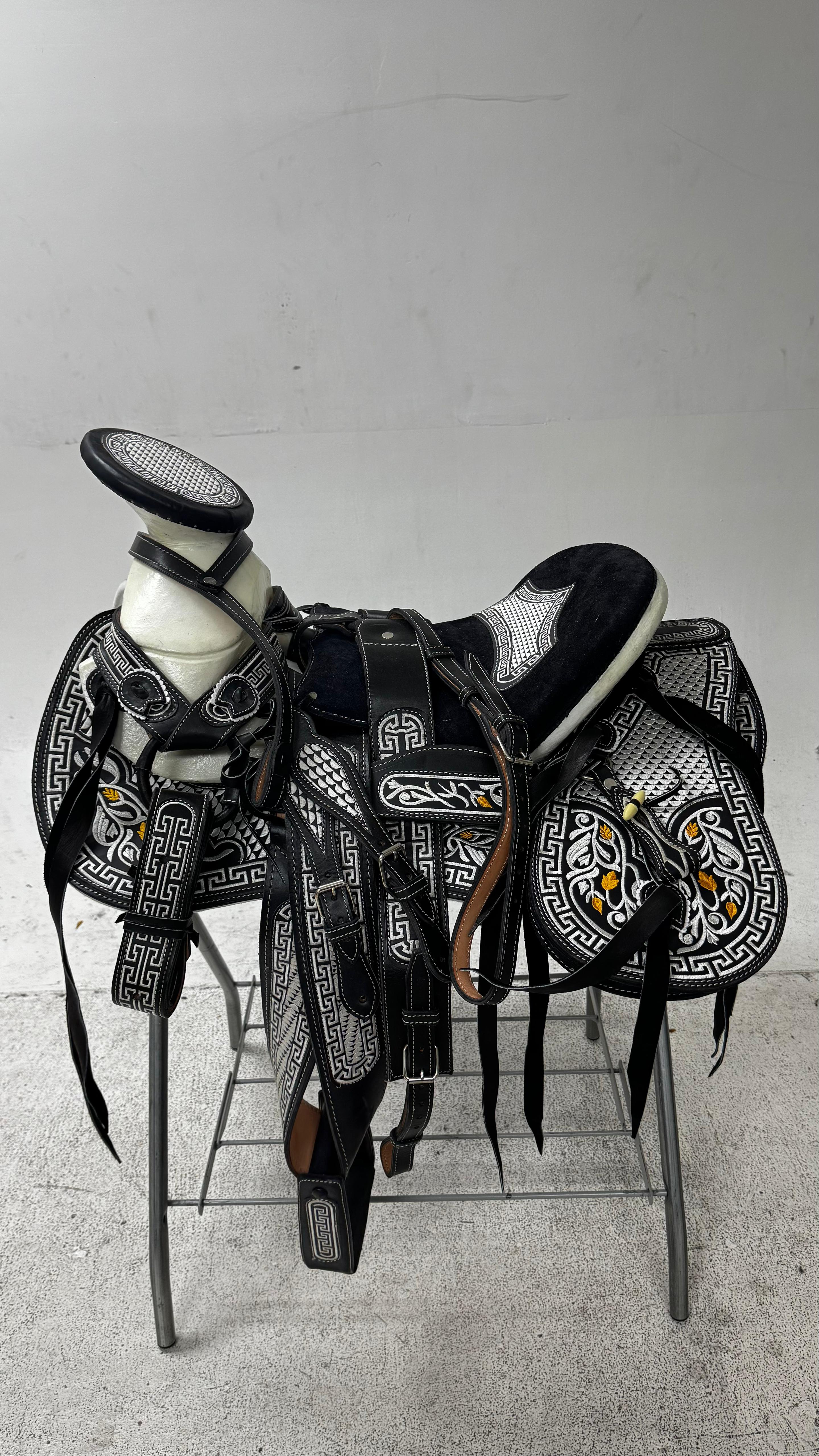 Charro Saddle – Black & Silver with Floral Accents “Flor de Hierro” (15.5”)
