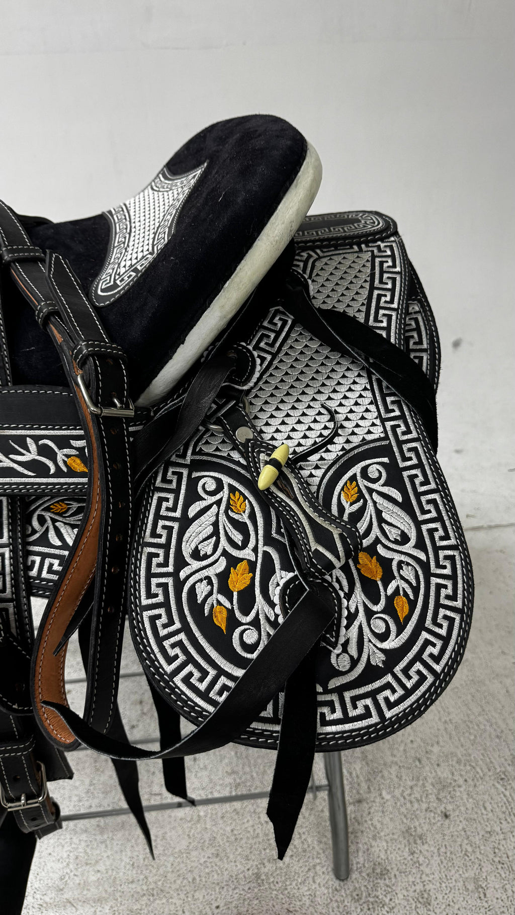 Charro Saddle – Black & Silver with Floral Accents “Flor de Hierro” (15.5”)