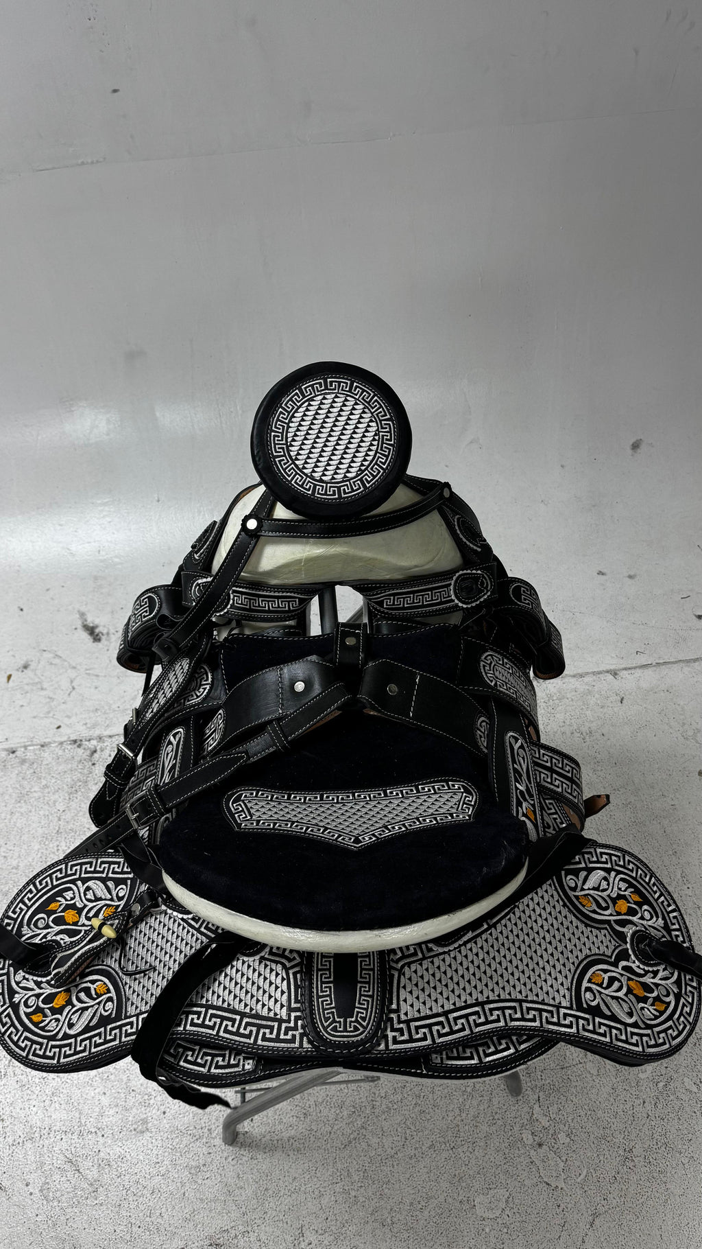 Charro Saddle – Black & Silver with Floral Accents “Flor de Hierro” (15.5”)