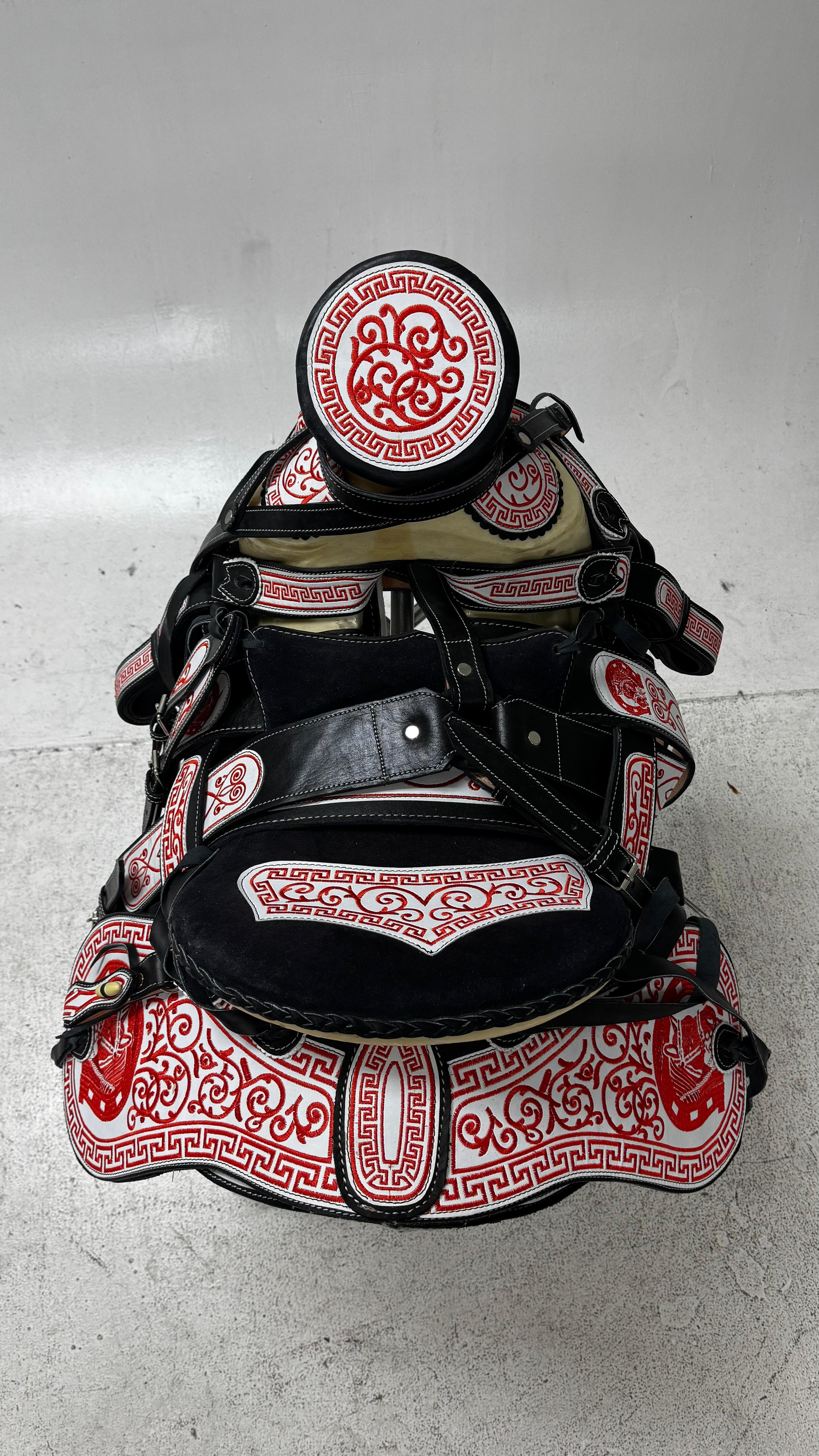 Charro Saddle – Black & Red Bordada “El Fuego Rojo” (15.5”)