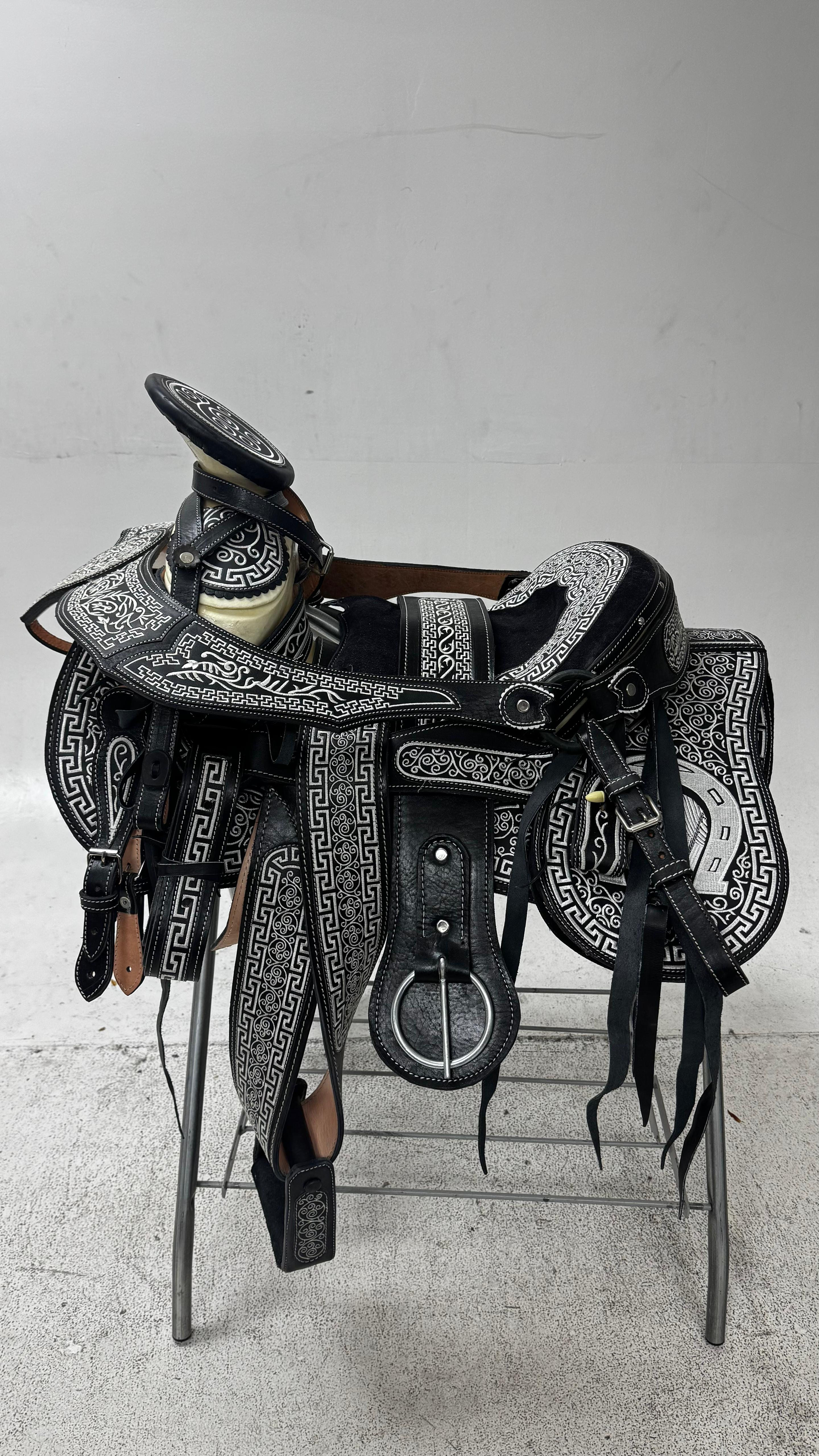 Charro Saddle – Black Bordada “El Guerrero” (15.5”)