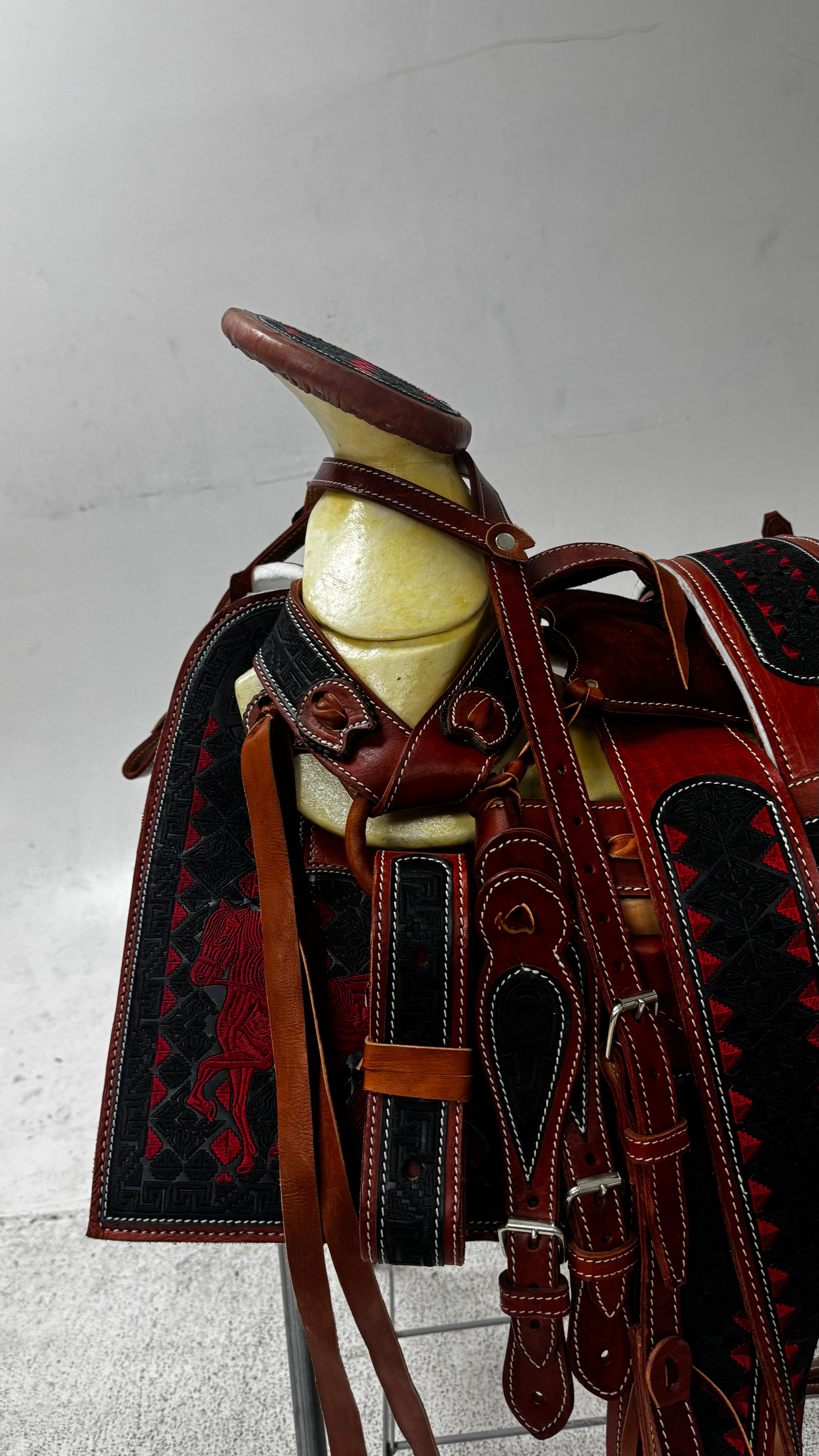 Charro Saddle – Café & Negro Bordada “El Potro Negro” (15.5”)