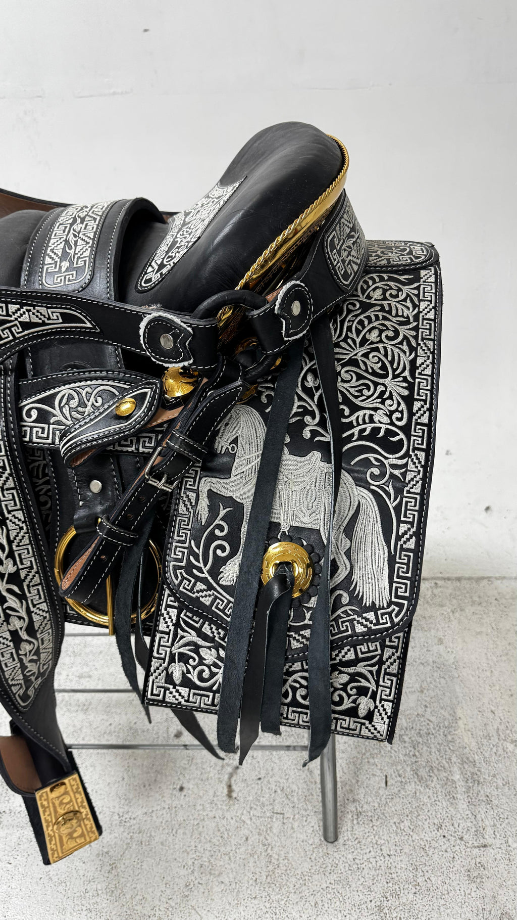 Charro Saddle – Black & Silver with Gold Accents “El Emperador” Edition (15.5”)