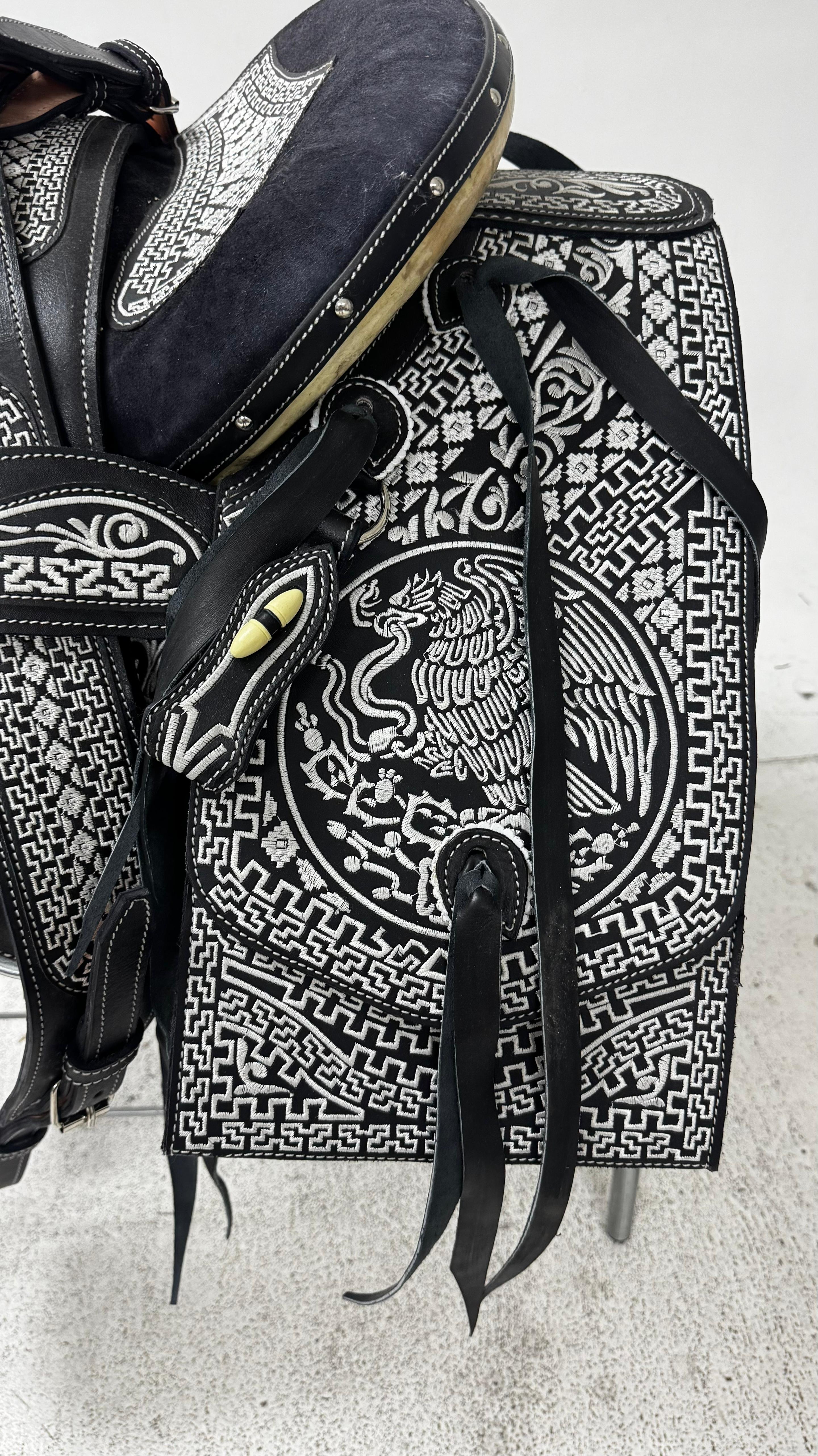 Charro Saddle – Black Bordada “El Águila Imperial” (15.5”)