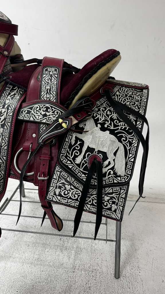 Charro Saddle – Burgundy & Black “La Fina Imperial” Edition (15.5”)