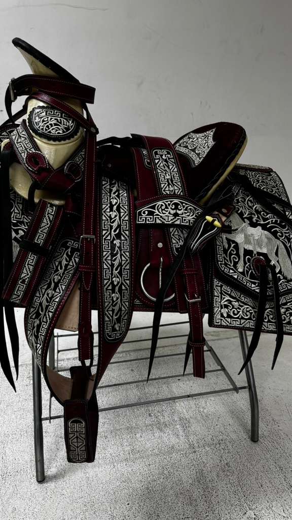 Charro Saddle – Burgundy & Black “La Fina Imperial” Edition (15.5”)