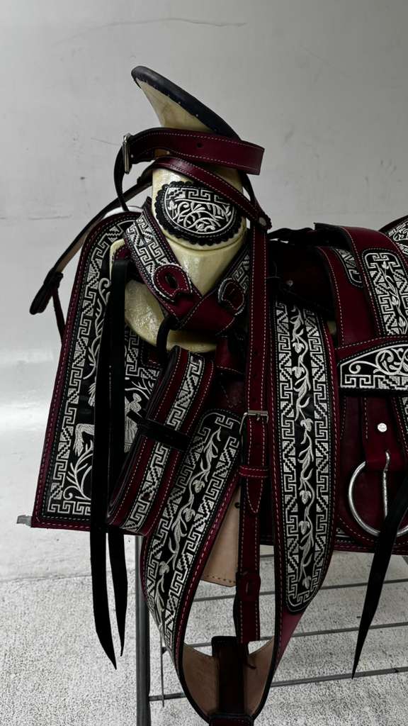 Charro Saddle – Burgundy & Black “La Fina Imperial” Edition (15.5”)