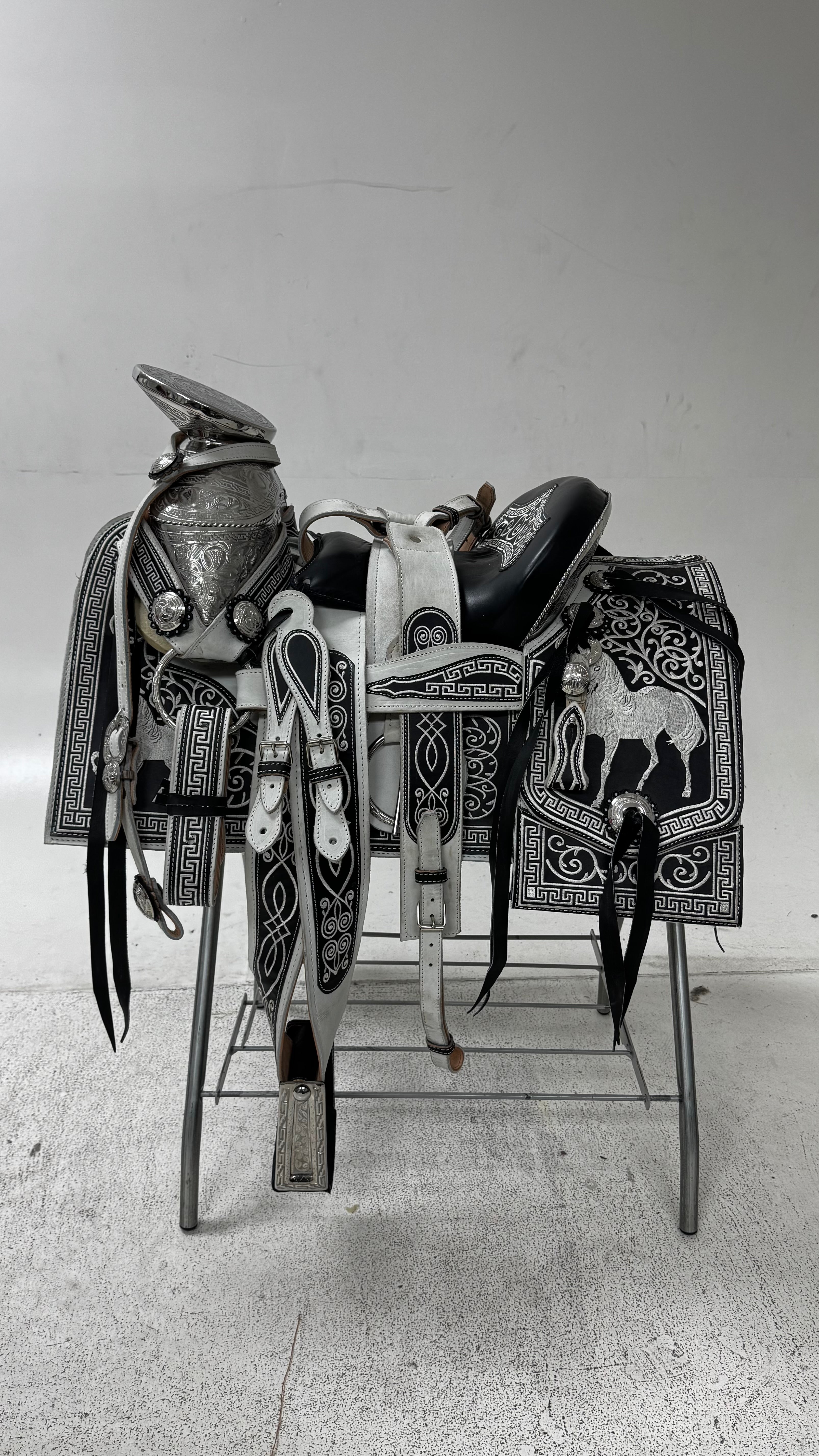 Charro Saddle – Black & Silver “El Elegante Plus” Edition (15.5”)