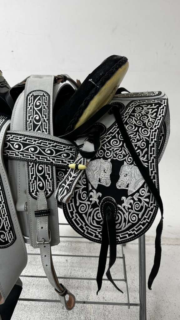 Charro Saddle – Grey & Black “La Fina Plata” Edition (15.5”)