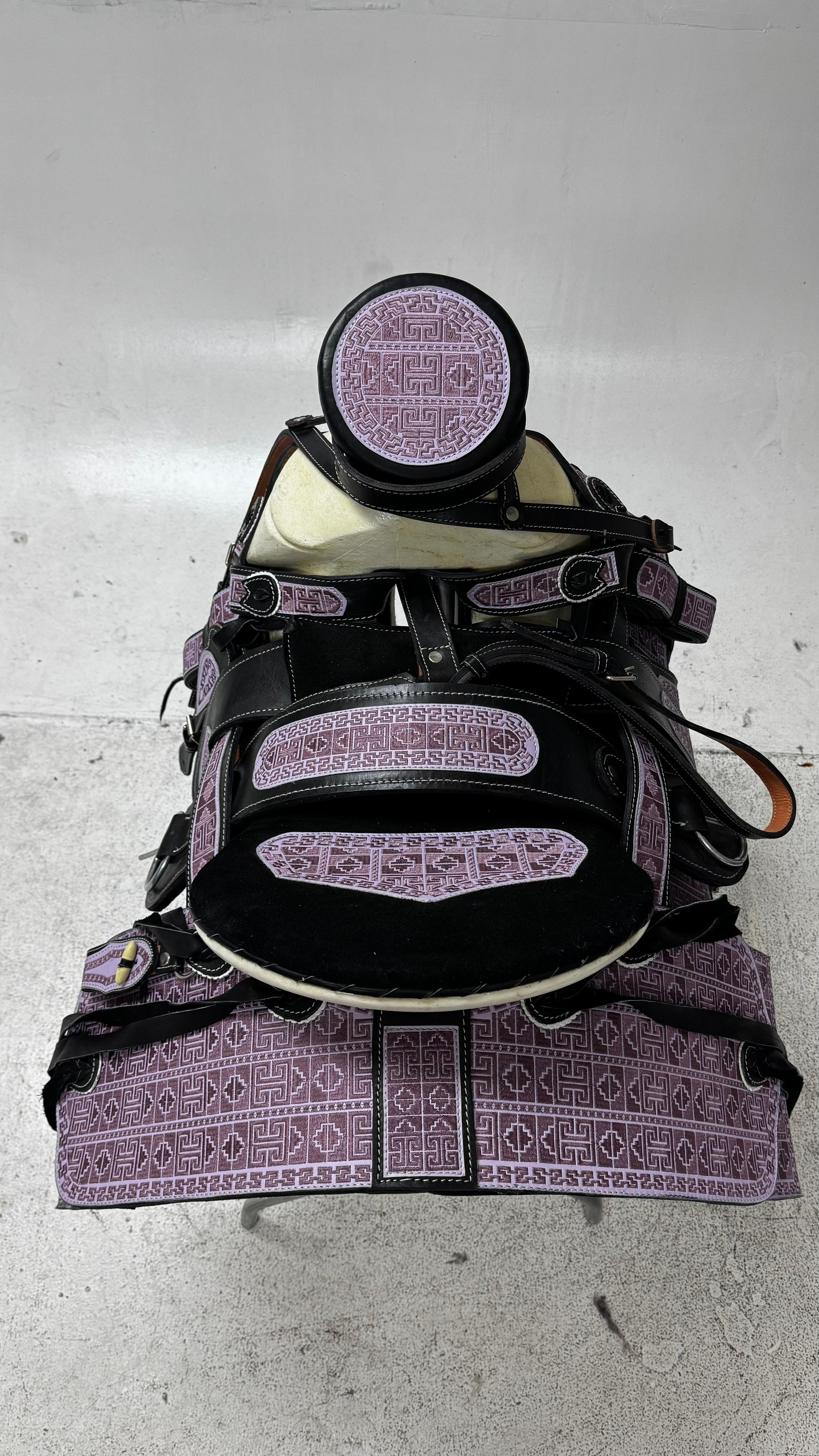 Charro Saddle – Black & Lilac Bordada “Reina Morada” (15.5”)