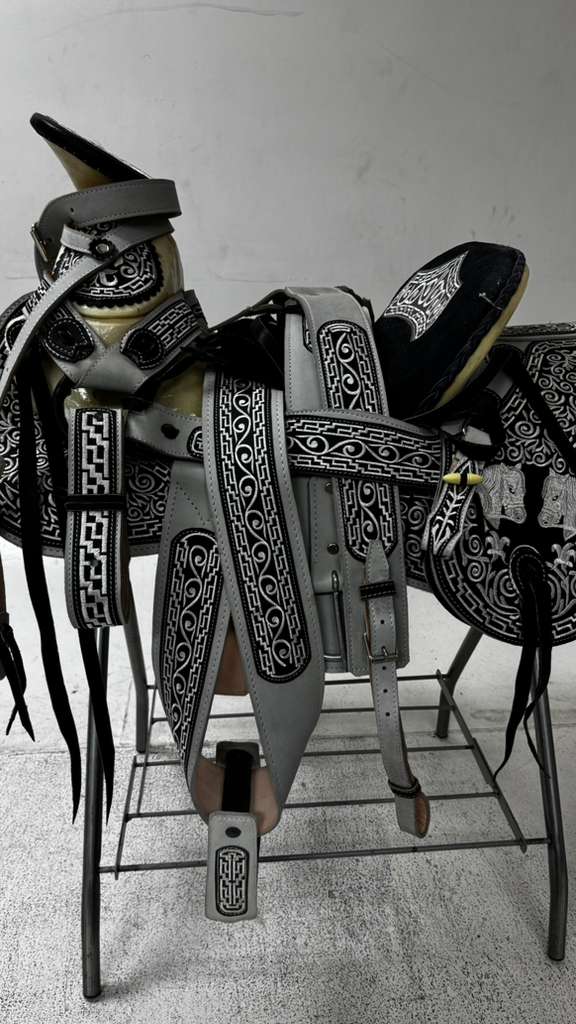 Charro Saddle – Grey & Black “La Fina Plata” Edition (15.5”)