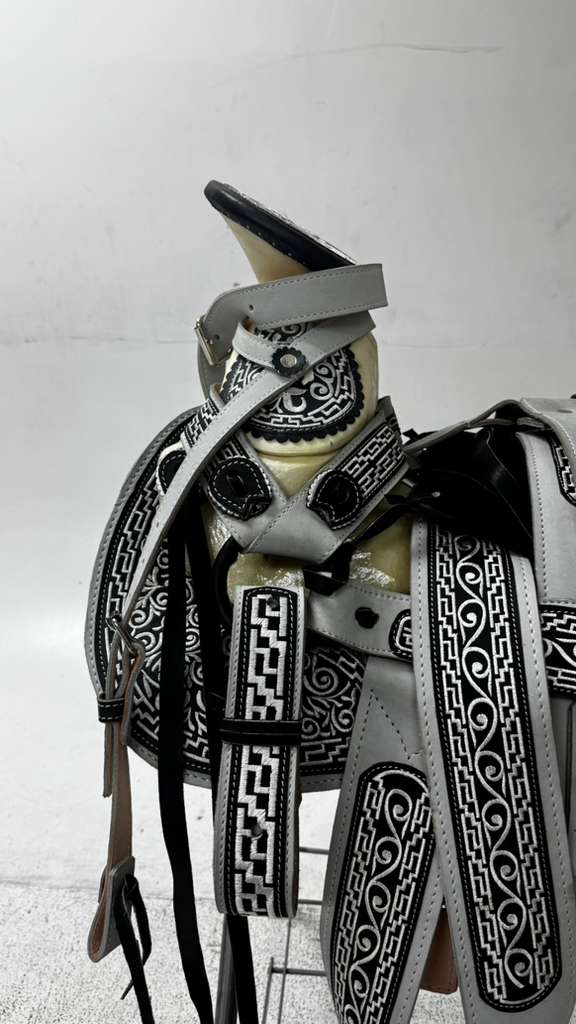 Charro Saddle – Grey & Black “La Fina Plata” Edition (15.5”)