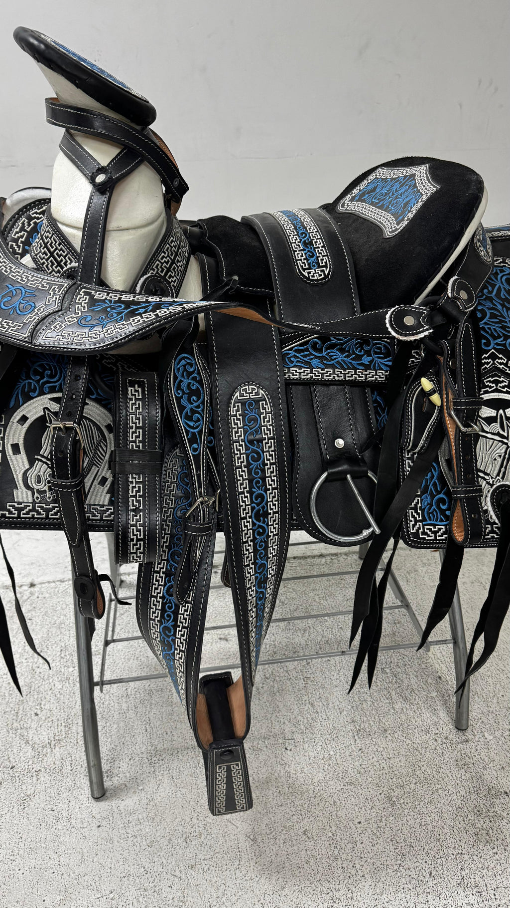 Charro Saddle – Black Leather with Blue Embroidery (15.5”) “Azul Imperial”