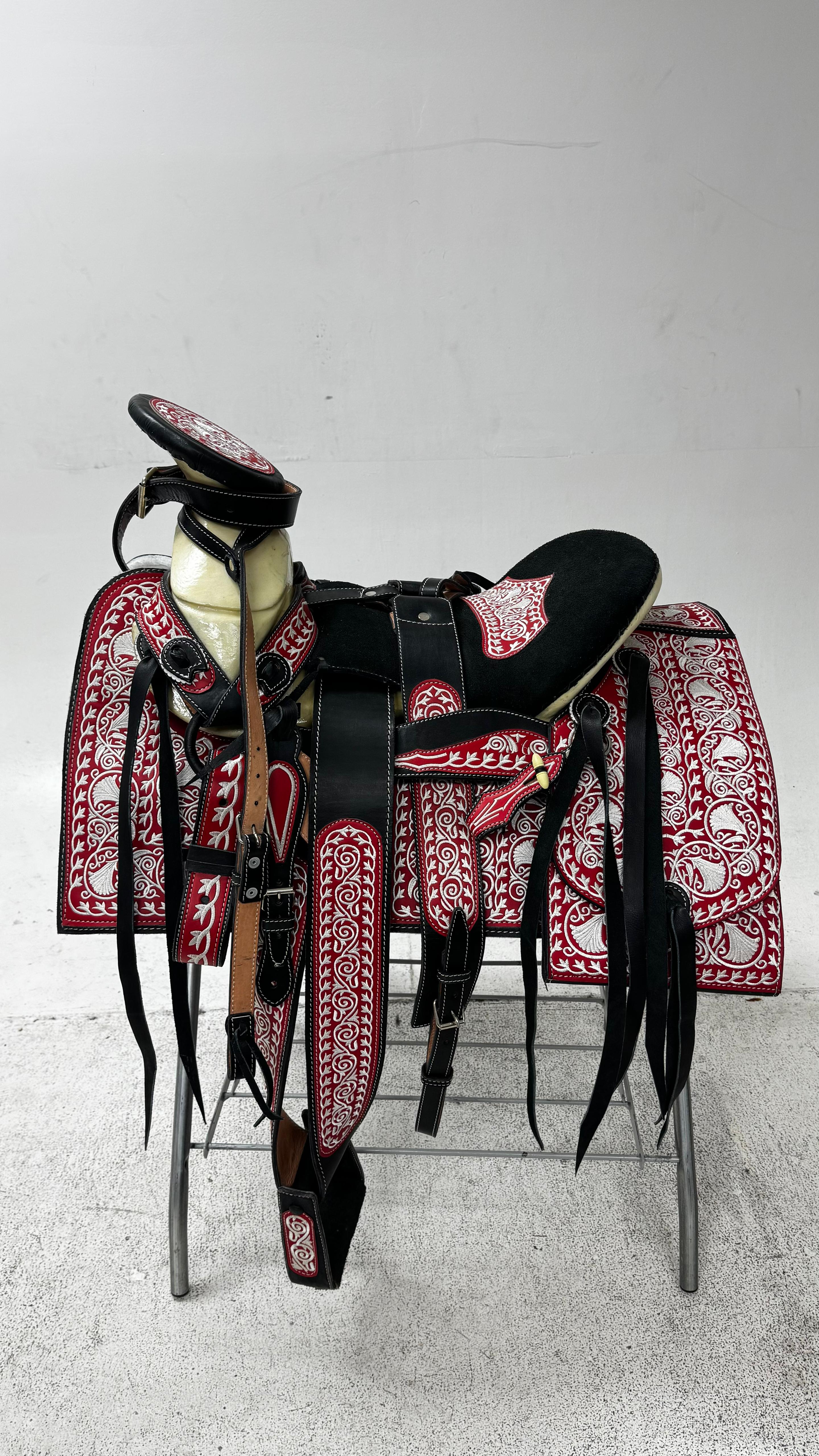 Charro Saddle – Black Leather with Red Embroidery (15.5”) “Roja Fina”