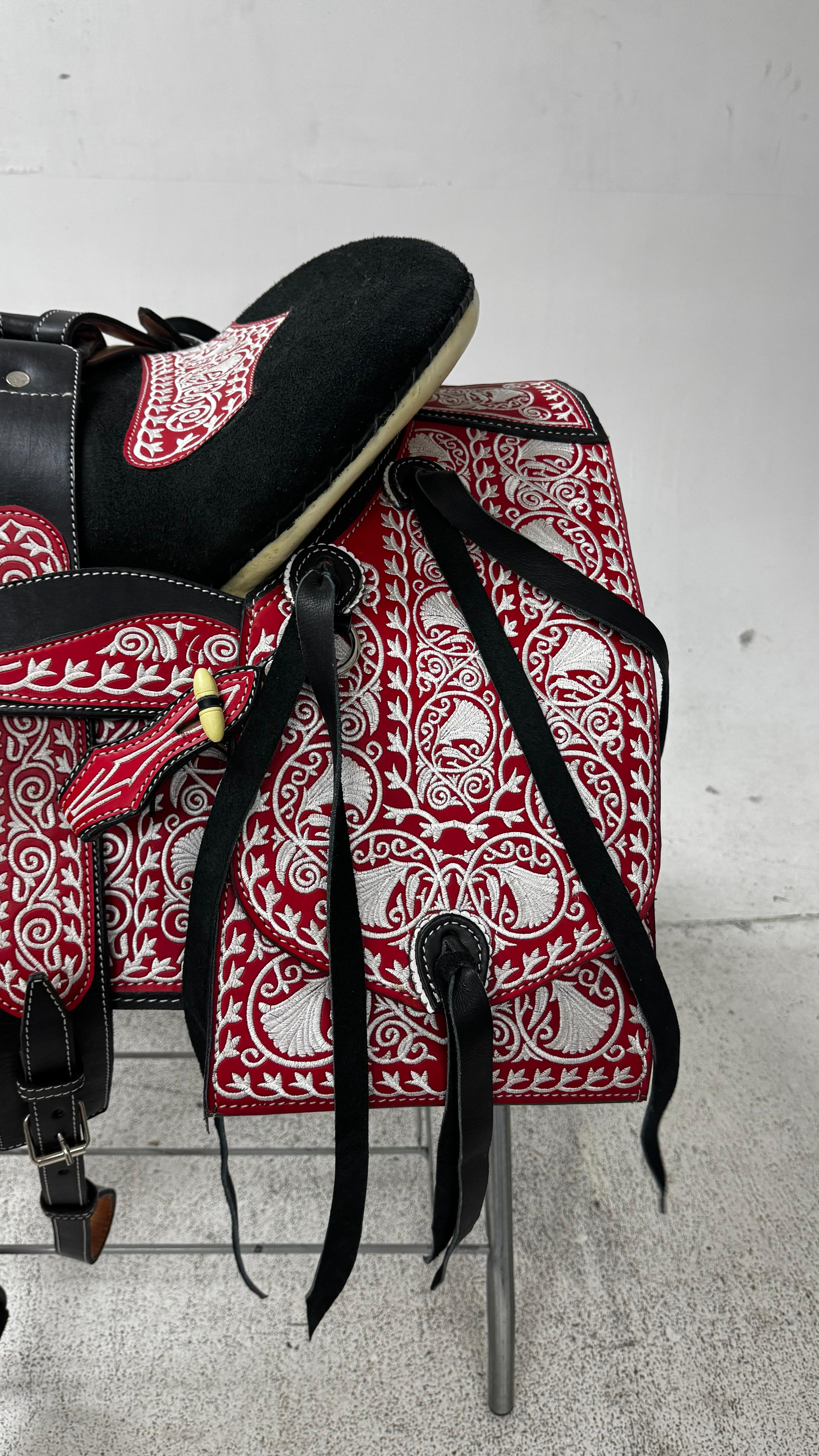 Charro Saddle – Black Leather with Red Embroidery (15.5”) “Roja Fina”