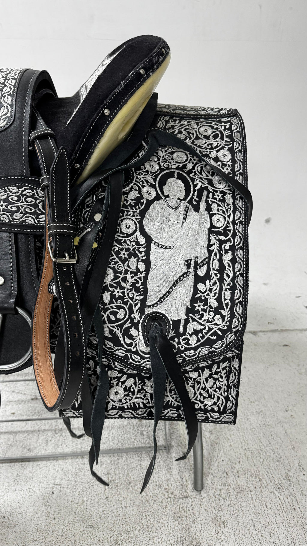 Charro Saddle – Black Leather with Silver Embroidery & San Judas Design (15.5”) “El Diamante de Fe”