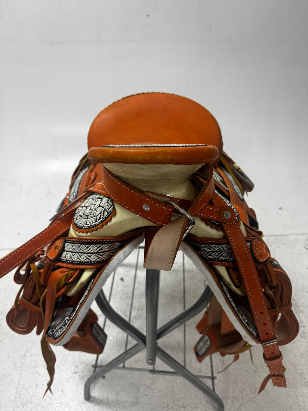 Charro Saddle – Tan Leather with Black & White Greca Embroidery (15.5”) “El Guerrero”