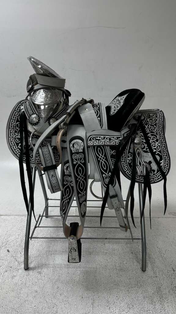 Charro Saddle – Black & Silver “El Centauro Blanco” Edition (15.5”)