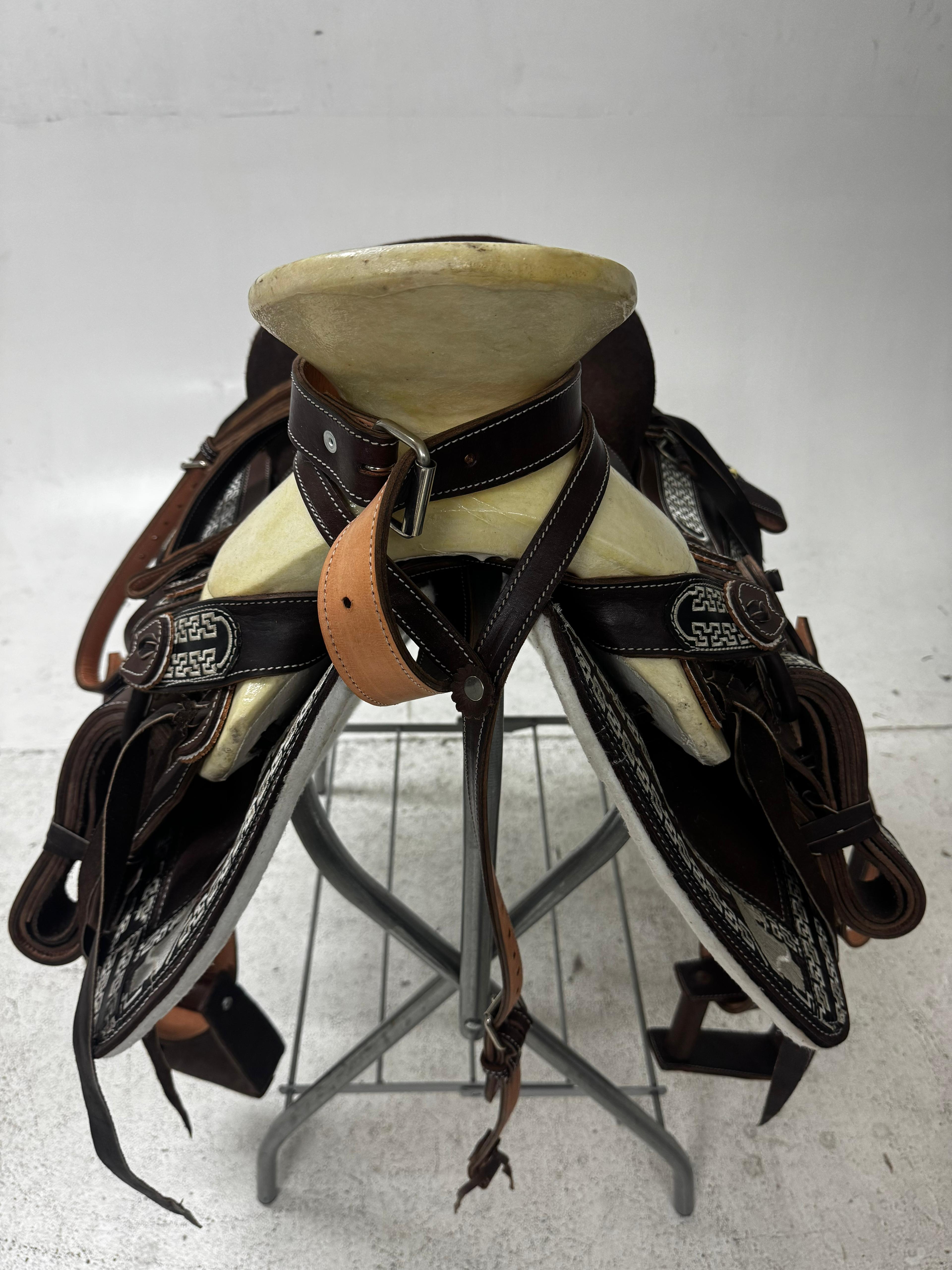 Charro Saddle – Dark Chocolate Leather with Brown Suede Seat (15.5”) “El Castaño”