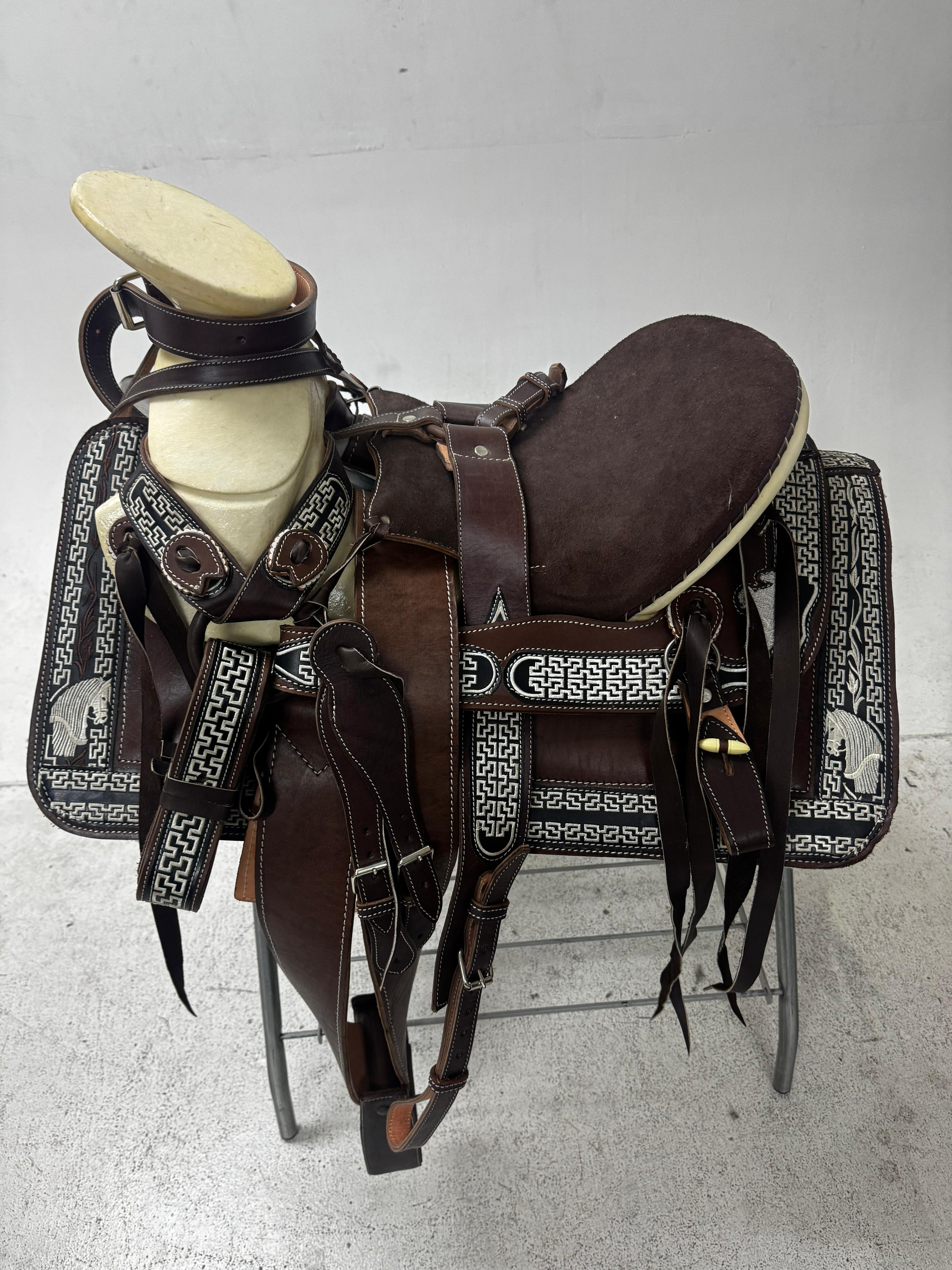 Charro Saddle – Dark Chocolate Leather with Brown Suede Seat (15.5”) “El Castaño”