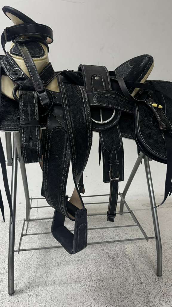 Charro Saddle – Black “La Sombra Elegante” Edition (15.5”)