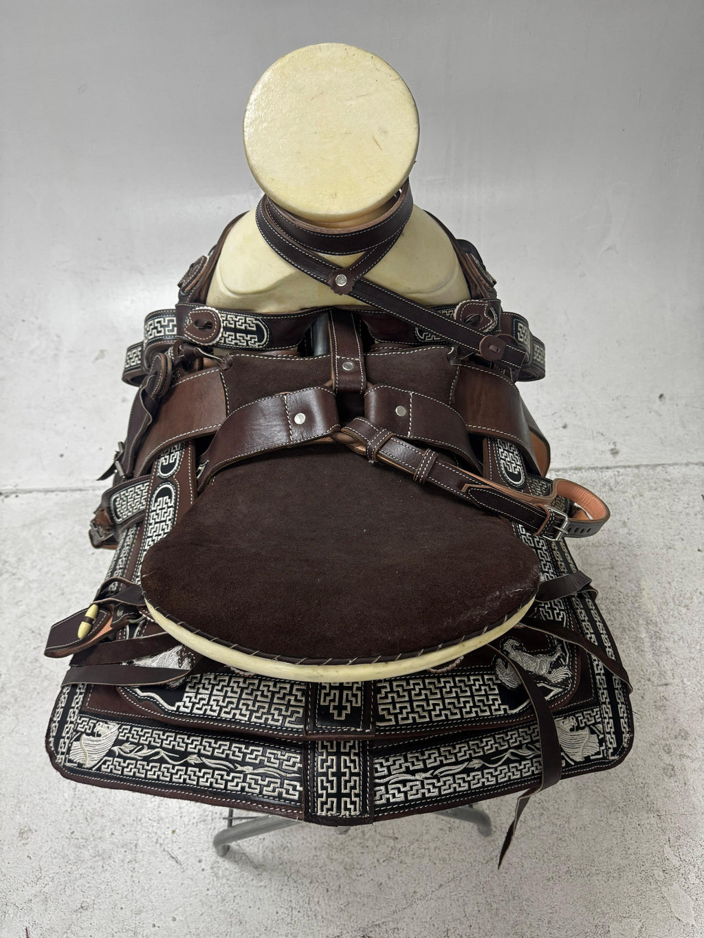 Charro Saddle – Dark Chocolate Leather with Brown Suede Seat (15.5”) “El Castaño”