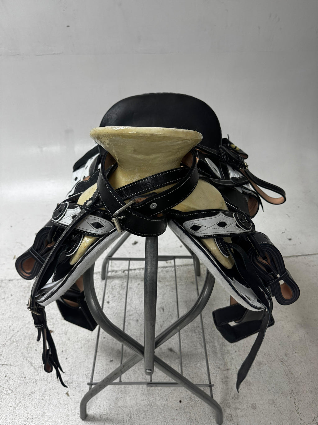 Charro Saddle – Black & White Leather with Smooth Black Seat (15.5”) “El Diamante”