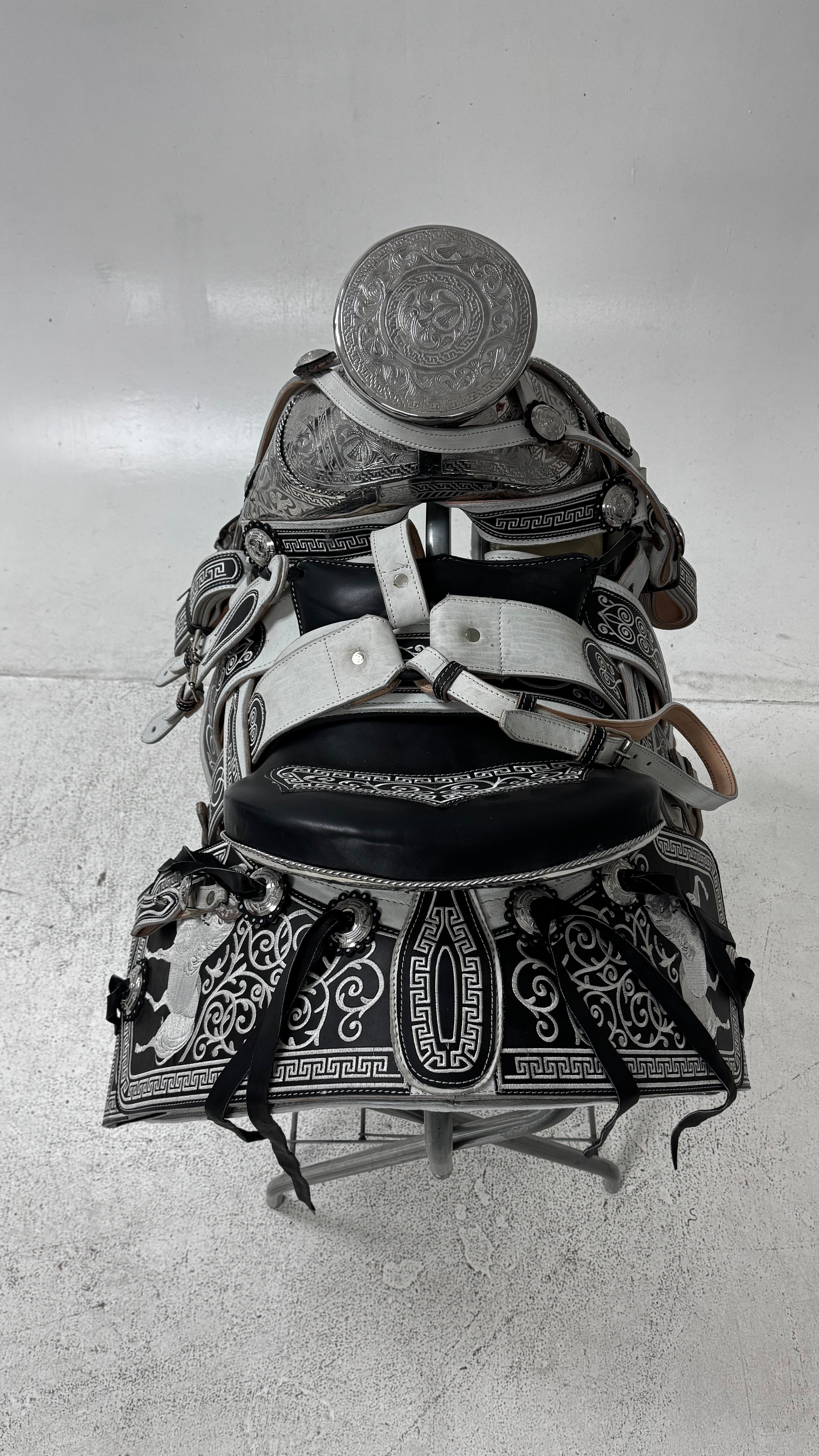 Charro Saddle – Black & Silver “El Elegante Plus” Edition (15.5”)
