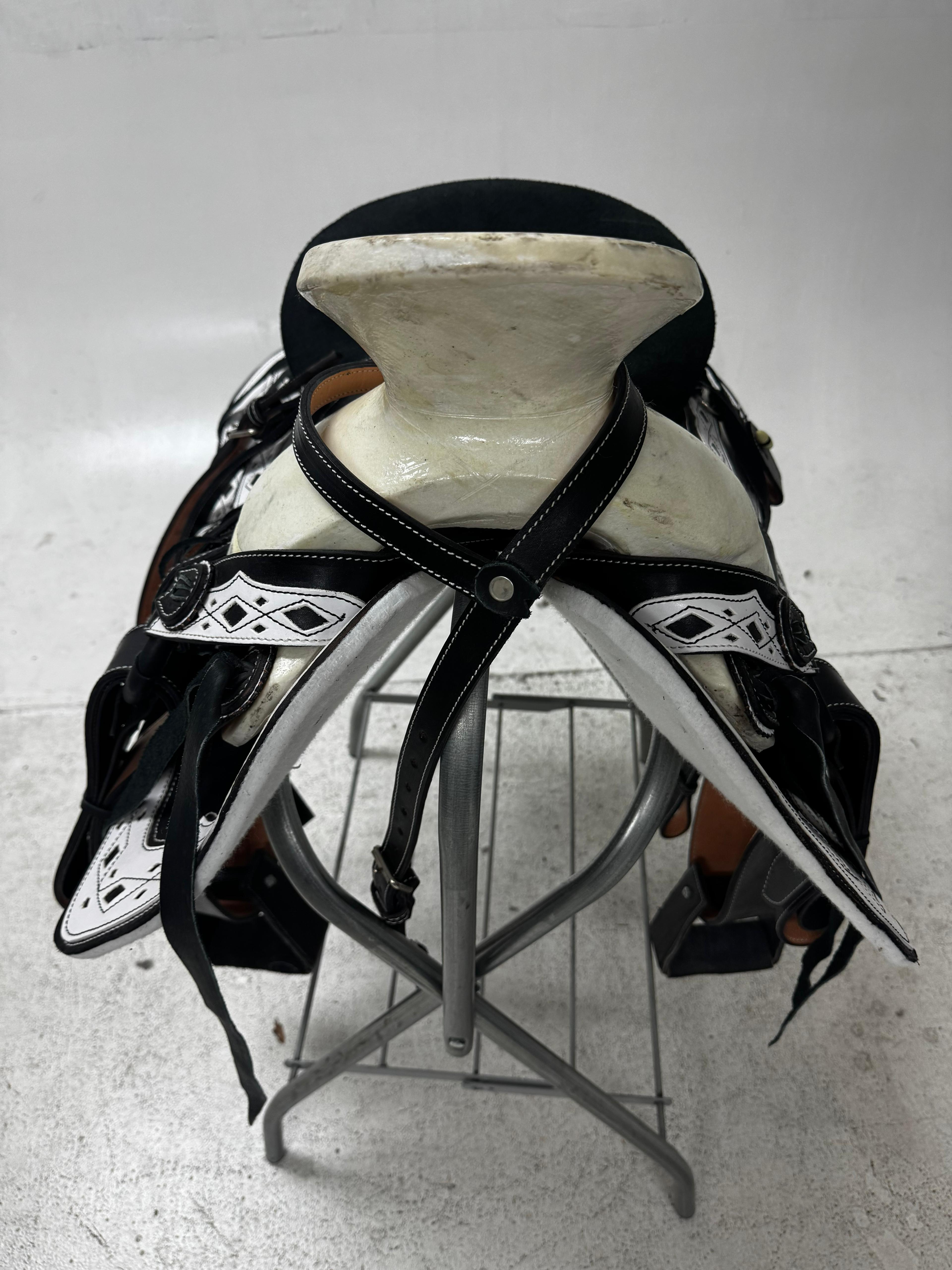 Charro Saddle – Black & White Diamond Cutout Design (15.5”) “El Clásico”
