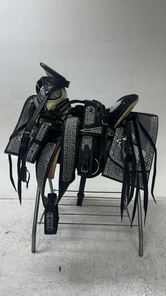 Charro Saddle – Black & White “El Guerrero Clásico” Edition (15.5”)