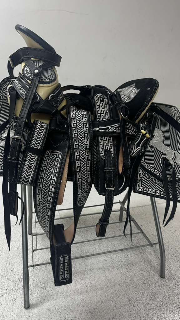 Charro Saddle – Black & White “El Guerrero Clásico” Edition (15.5”)
