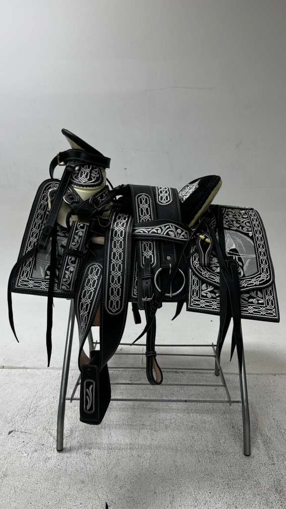 Charro Saddle – Black & Silver “La Herradura Noble” Edition (15.5”)