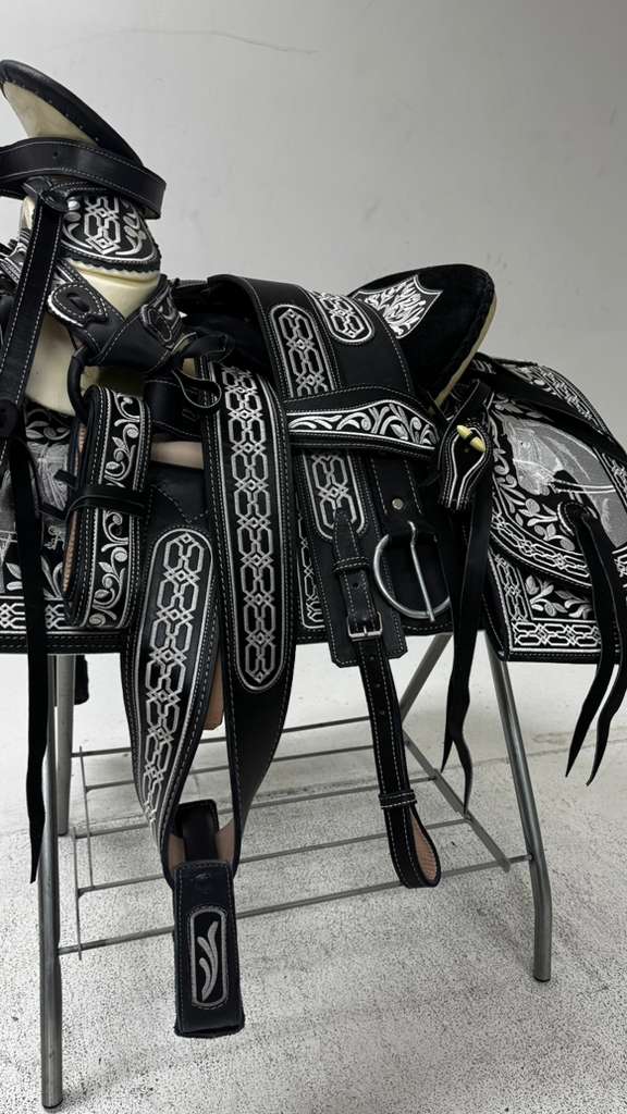 Charro Saddle – Black & Silver “La Herradura Noble” Edition (15.5”)