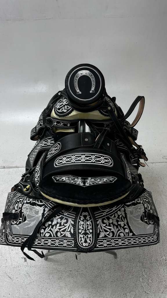 Charro Saddle – Black & Silver “La Herradura Noble” Edition (15.5”)