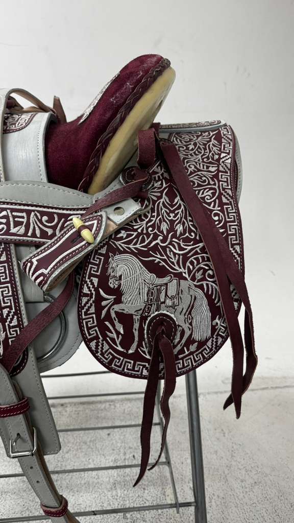Charro Saddle – White & Burgundy “La Reina Bordada” Edition (15.5”)