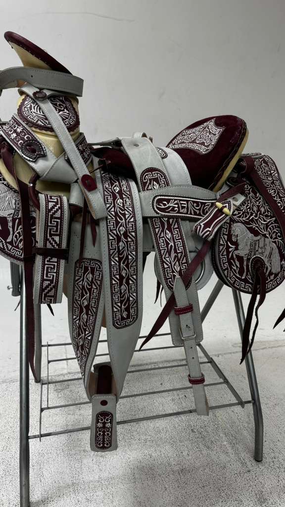 Charro Saddle – White & Burgundy “La Reina Bordada” Edition (15.5”)