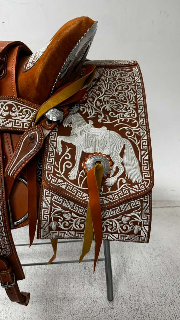 Charro Saddle – Chestnut & White “El Dorado Fino” Edition (15.5”)