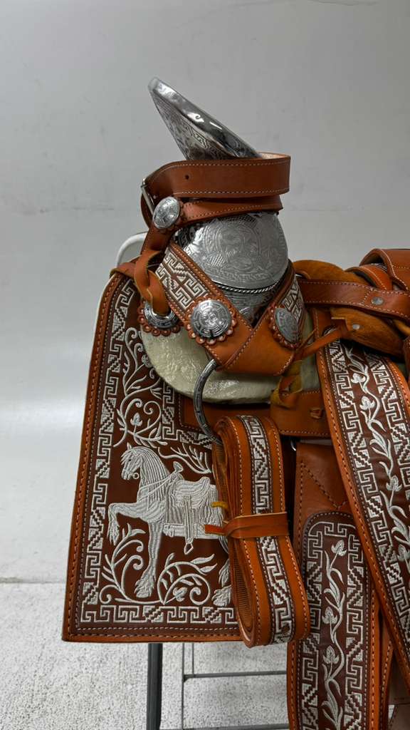 Charro Saddle – Chestnut & White “El Dorado Fino” Edition (15.5”)