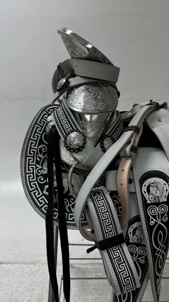 Charro Saddle – Black & Silver “El Centauro Blanco” Edition (15.5”)