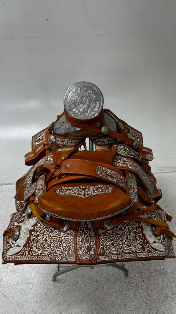 Charro Saddle – Chestnut & White “El Dorado Fino” Edition (15.5”)