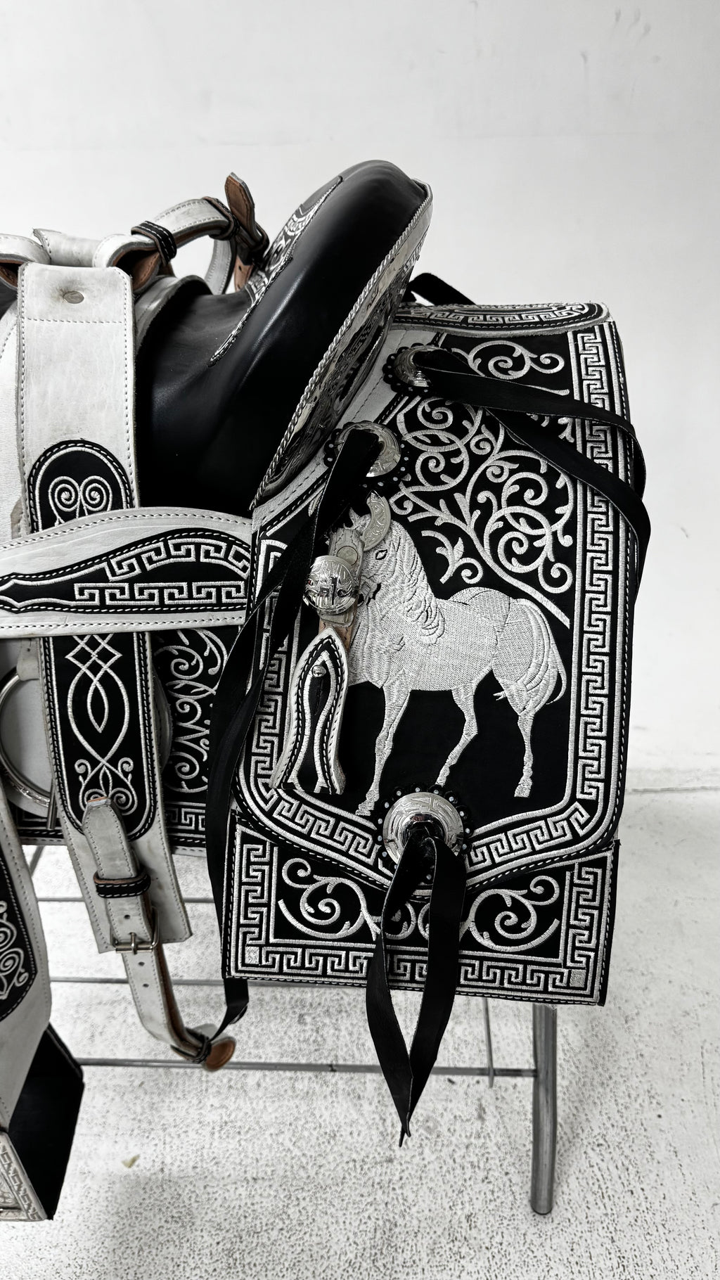 Charro Saddle – Black & Silver “El Elegante Plus” Edition (15.5”)