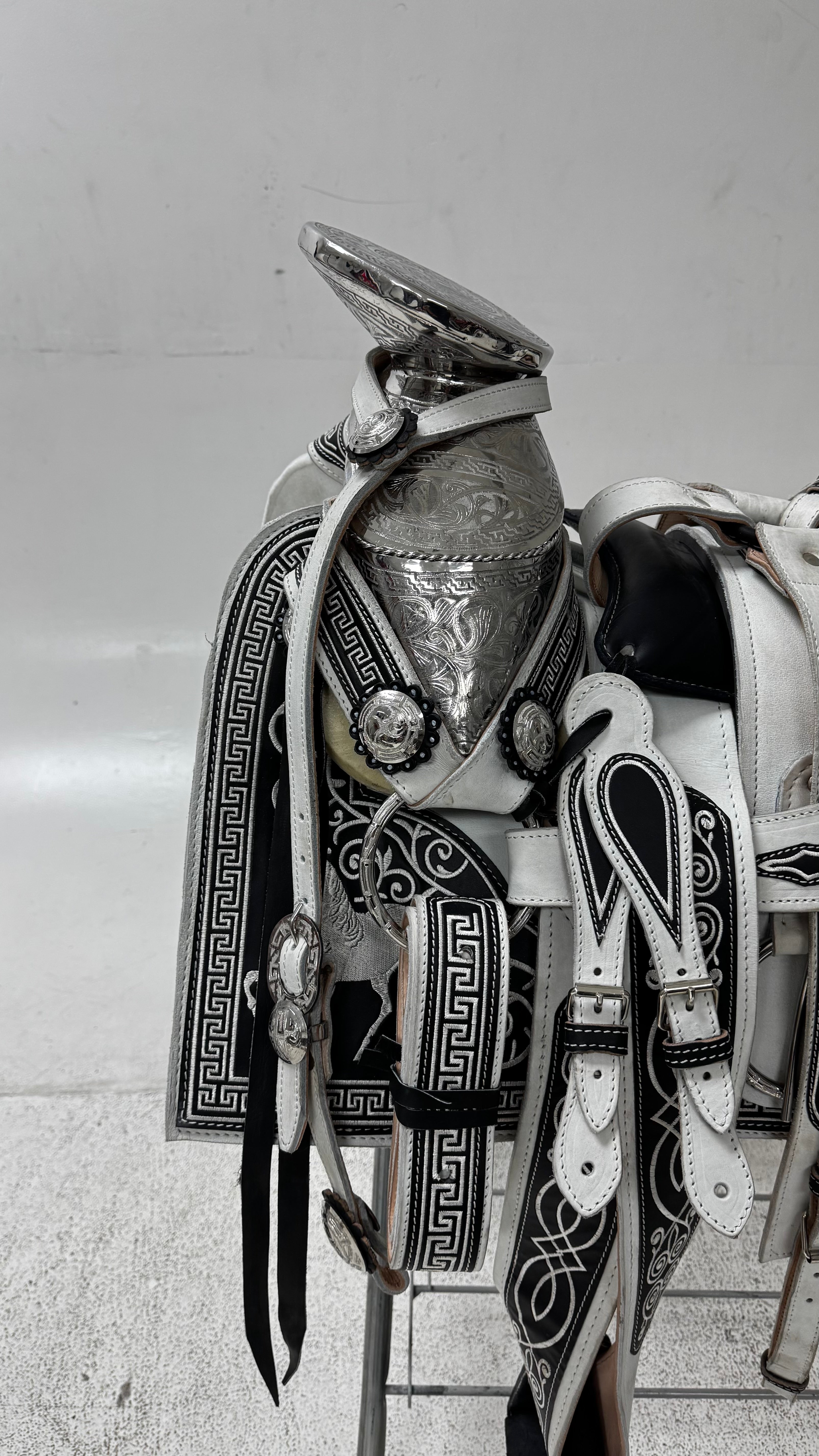 Charro Saddle – Black & Silver “El Elegante Plus” Edition (15.5”)