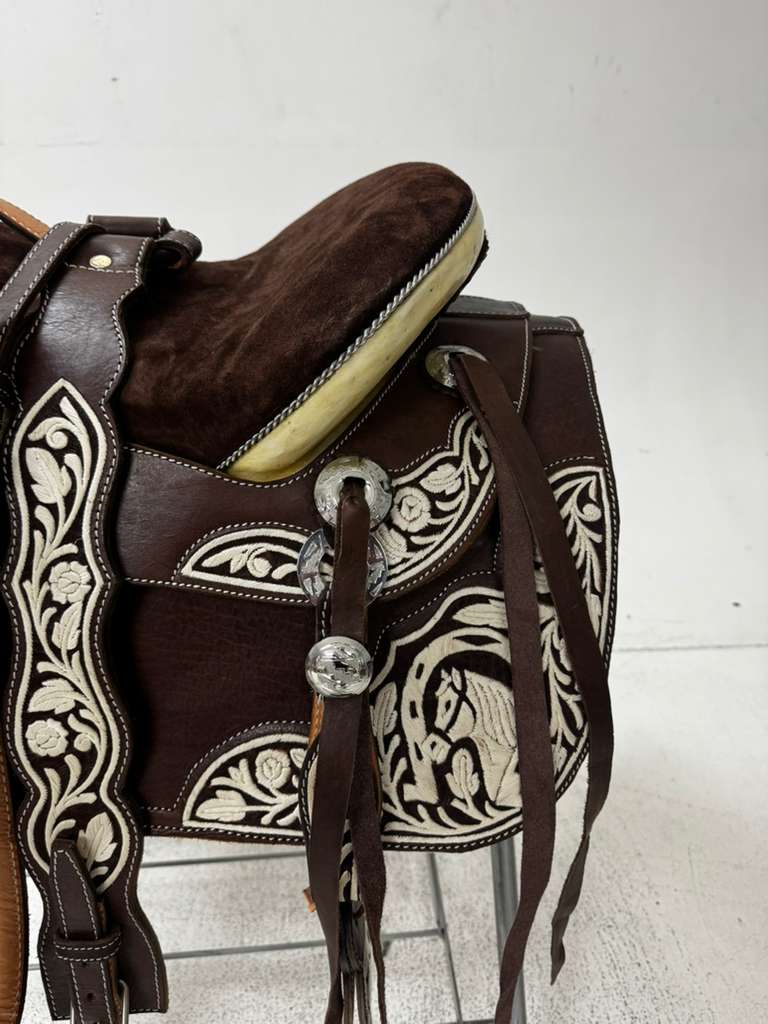 Charro Saddle – Dark Chocolate Leather Piteada Floral Embroidery (15.5”)